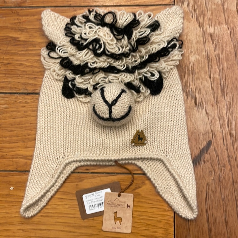 NWT Classic Alpaca Kids Llama hat with ear flaps Size 0 Small CUTE!